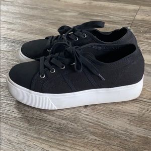Black platform Steve Madden canvas shoe
